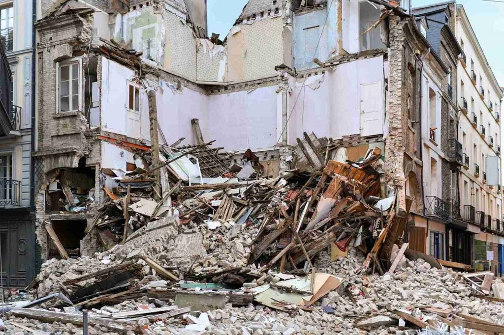 Post Collapse How to Survive in a Post-Collapse Society: A Prepper’s Guide - Survival ...